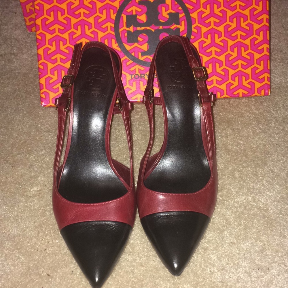 TORY BURCH BLACK/BURGUNDY PUMPS. Beautiful pair